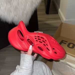 Yeezy Foam RNNR Vermillion